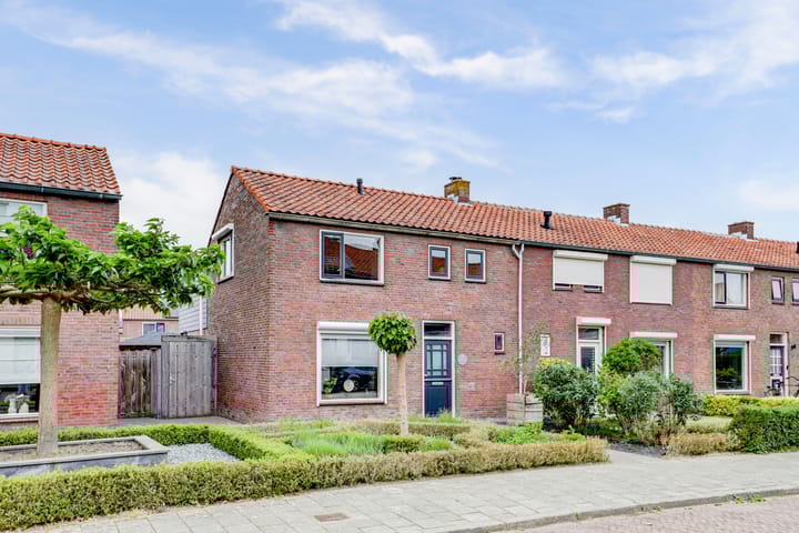 Photo 3 of Esdoornstraat 27