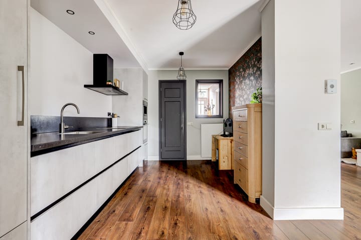 Photo 11 of Esdoornstraat 27