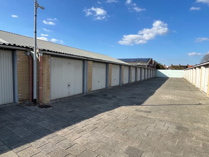 Photo 3 of Parallelweg 106