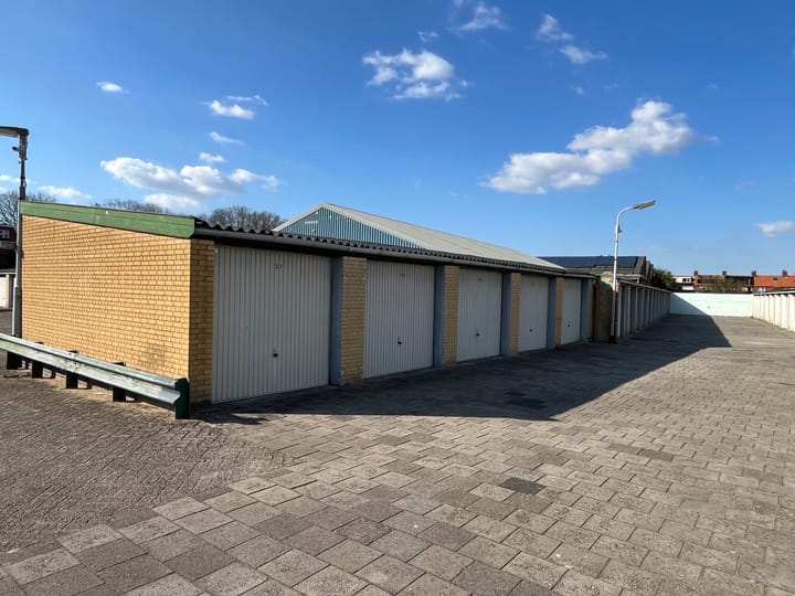 Photo 2 of Parallelweg 106