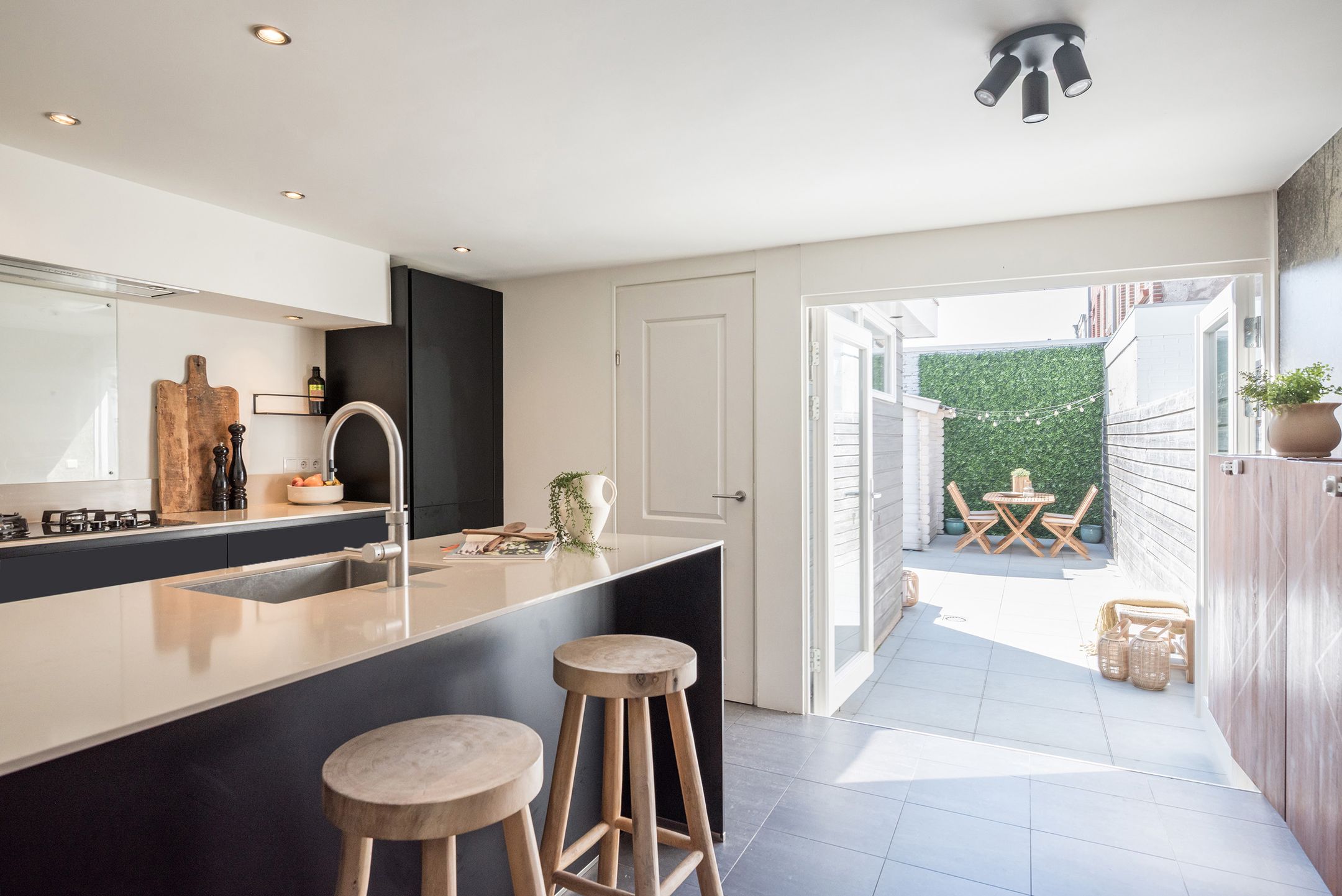 Foto 12 van Oranjeboomstraat 144