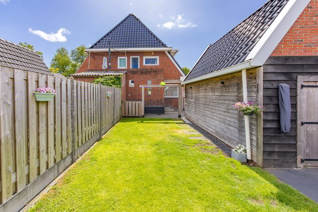 Photo 46 of Meidoornstraat 3