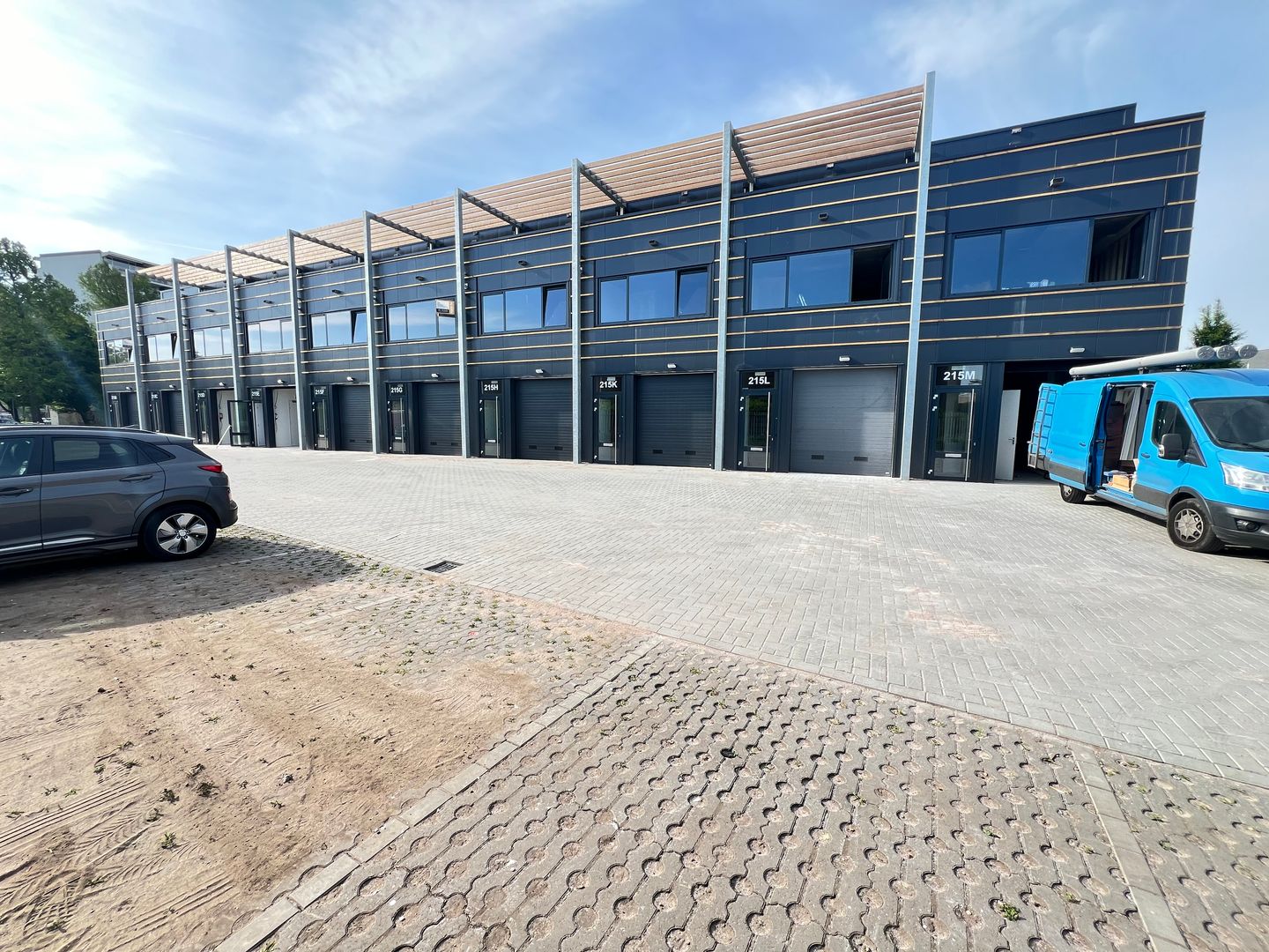 View photo 2 of Hogeweyselaan 215