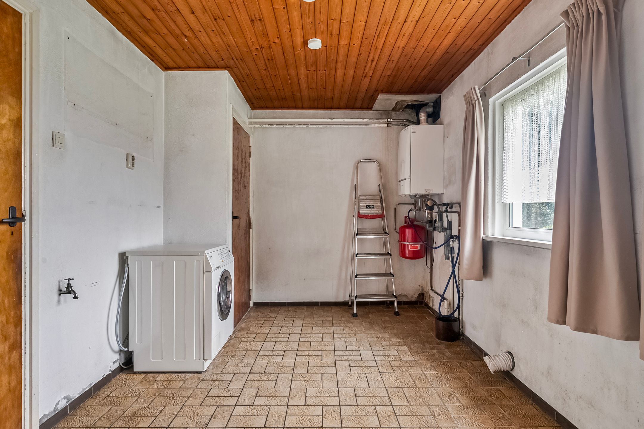 Photo 21 of Brugstraat 8