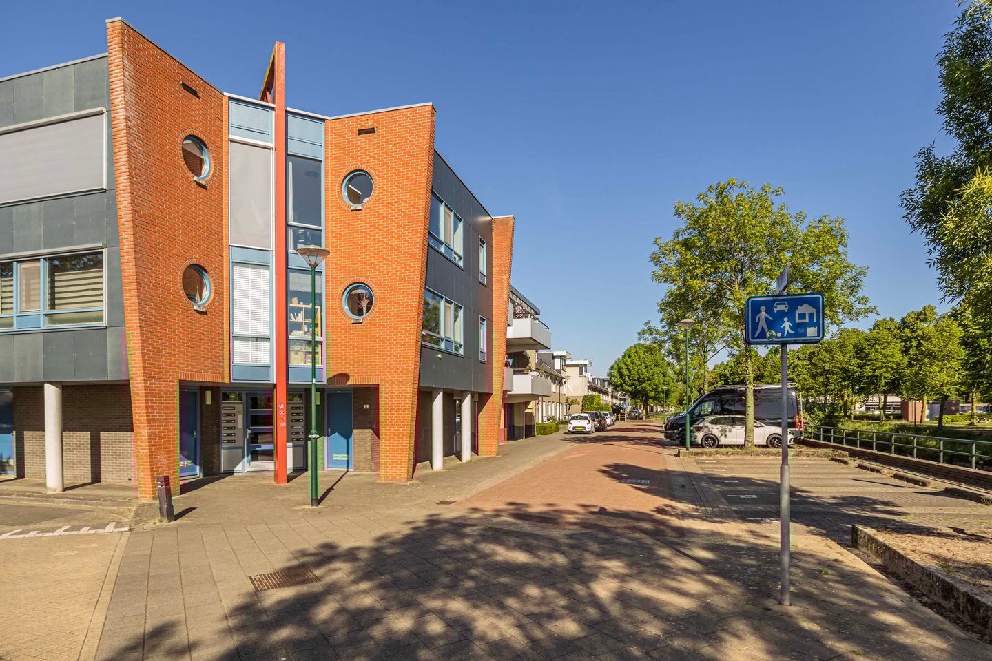 Foto 25 van Weegbree 56