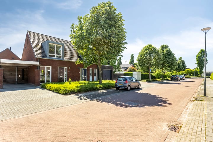 Photo 32 of Meester Caelersstraat 14