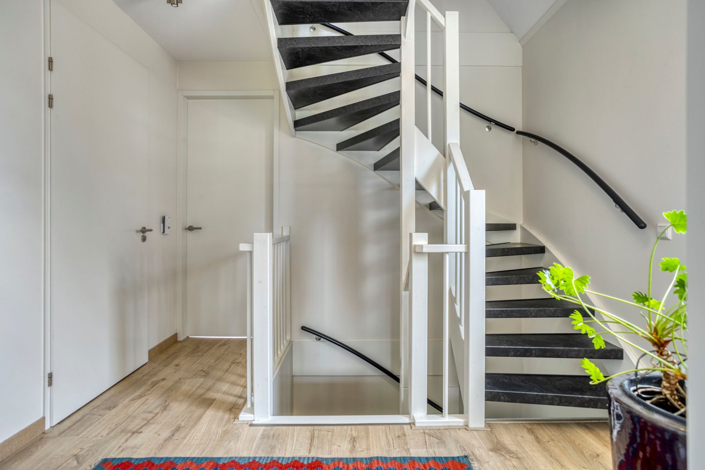 Photo 19 of Albert Aylerstraat 4