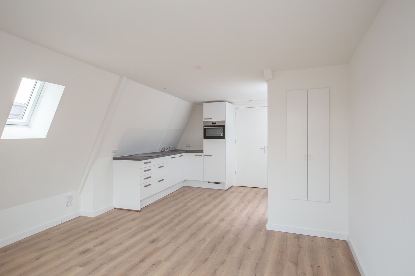 Photo 4 of Philips Willemstraat 12-D