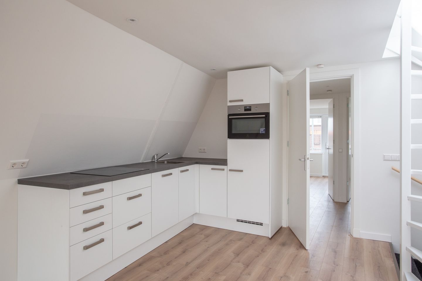 Photo 5 of Philips Willemstraat 12-D