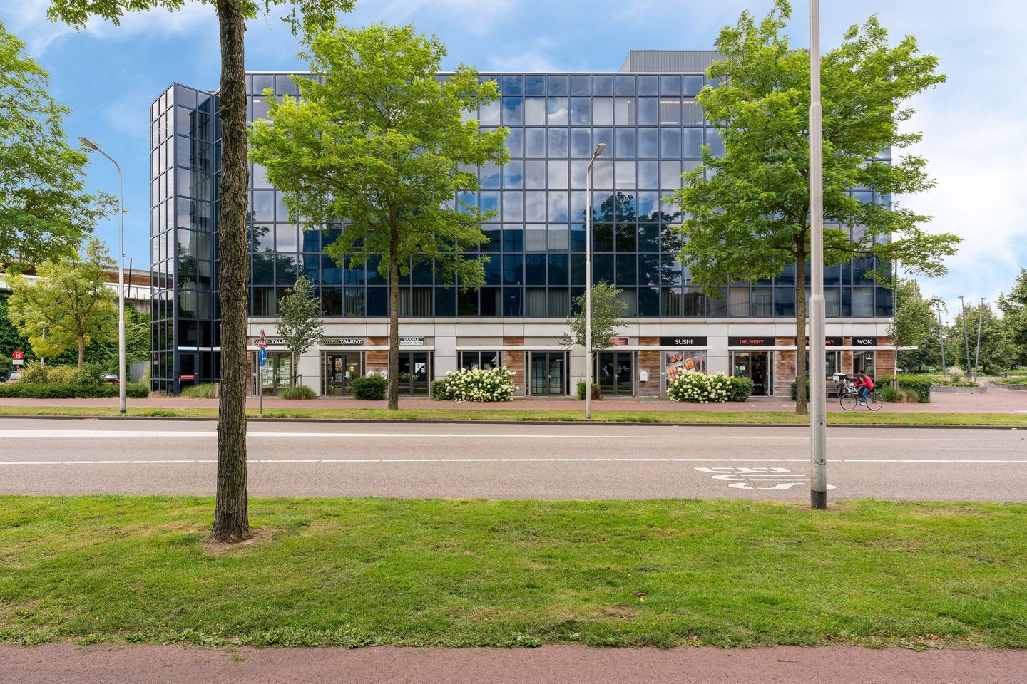 Bekijk foto 3 van Stationsplein 4-H