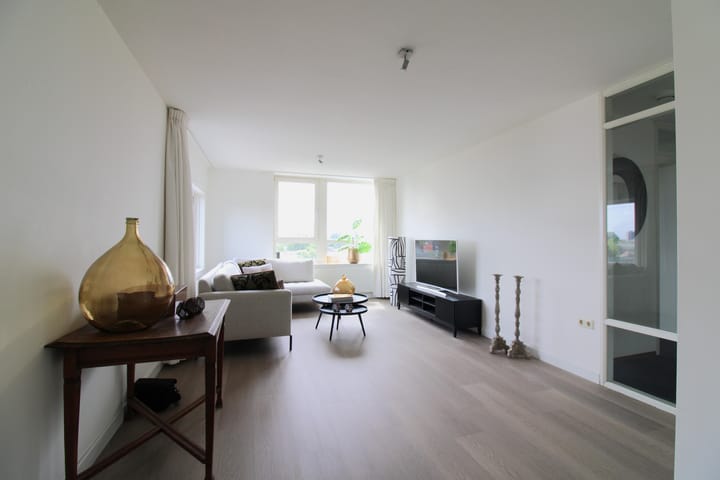 Photo 4 of De Regent 66