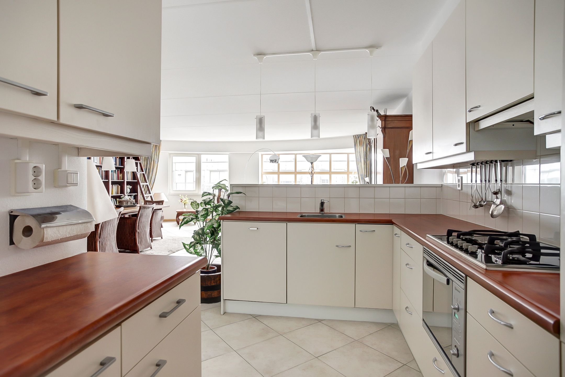 Foto 12 van Oosterweezenstraat 325