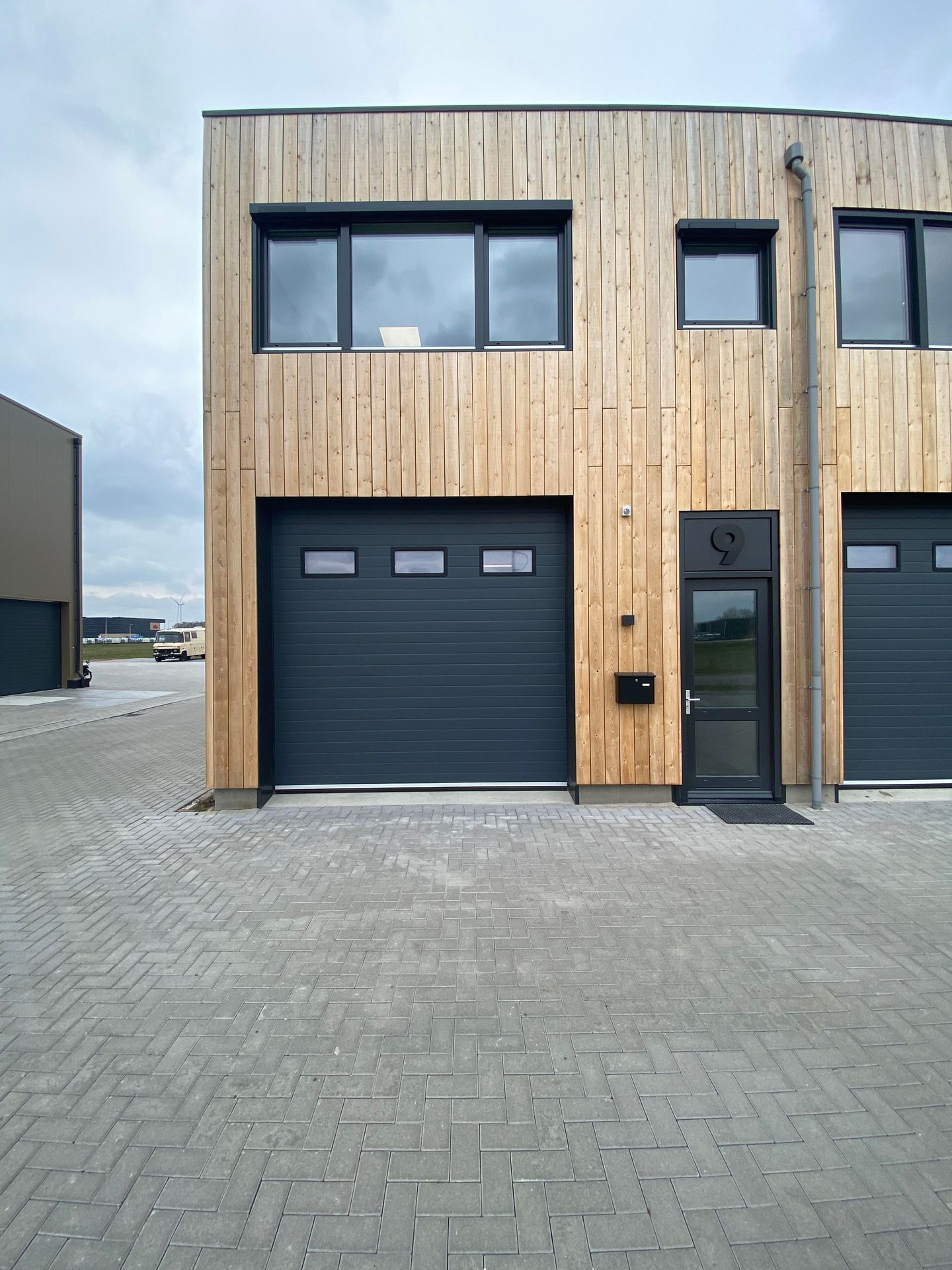 Bekijk foto 2 van Energiestraat 2-9