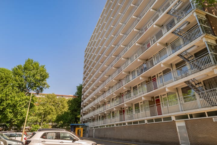 Foto 1 van Albertine Agneslaan 74