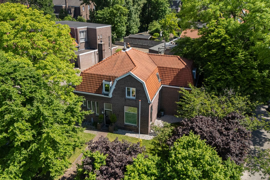 Photo 2 of Burgemeester van Esstraat 58