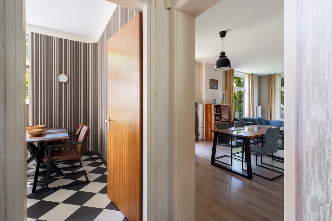 Photo 11 of Burgemeester van Esstraat 58