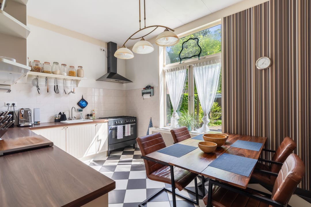 Photo 22 of Burgemeester van Esstraat 58