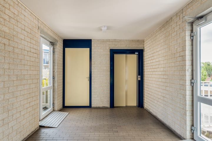 Photo 18 of Maerten van Heemskerckstraat 13-B