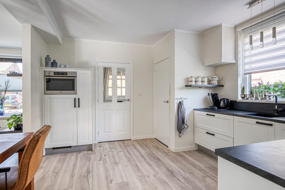 Photo 2 of Minister Verschuurstraat 12