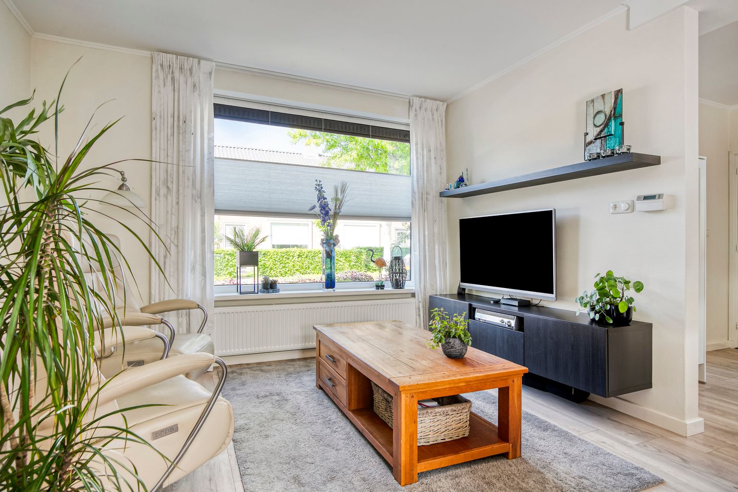 Photo 19 of Minister Verschuurstraat 12