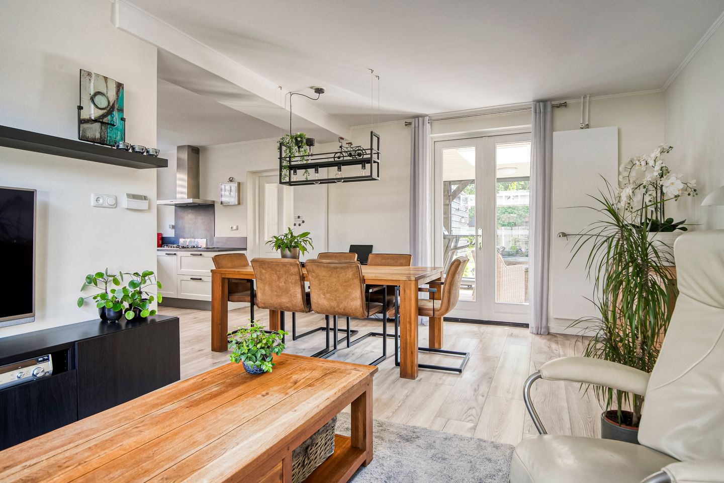 Photo 20 of Minister Verschuurstraat 12