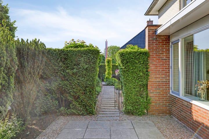 Foto 51 van Burgemeester van Engelenweg 115