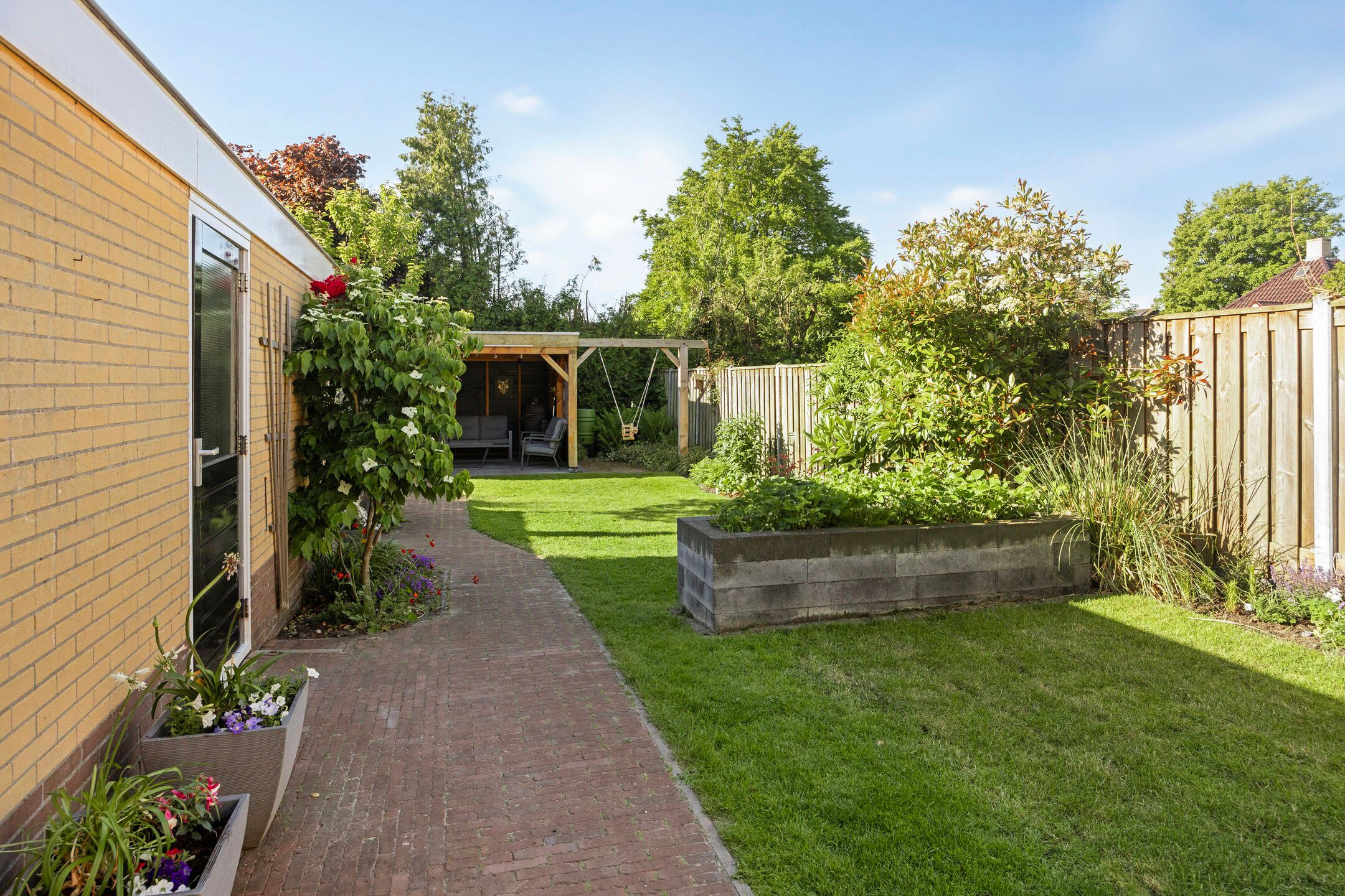 Photo 33 of De Prunus 11