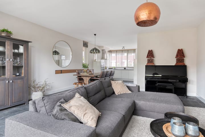 Foto 11 van Meester de Weertstraat 4