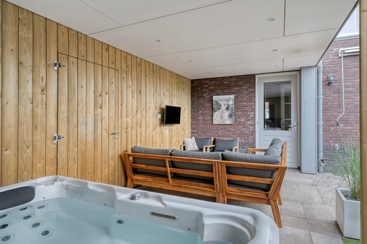 Foto 34 van Meester de Weertstraat 4