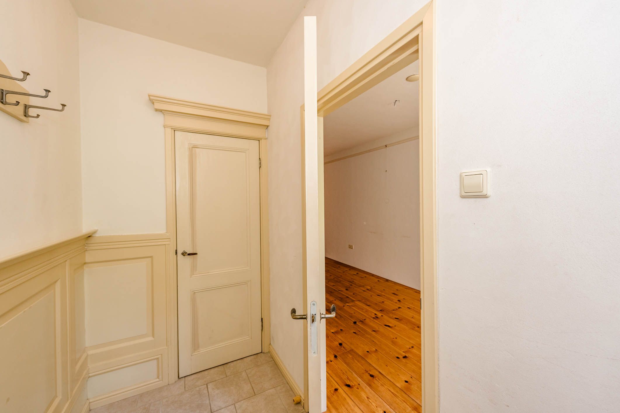 Photo 9 of Lange Raamstraat 33