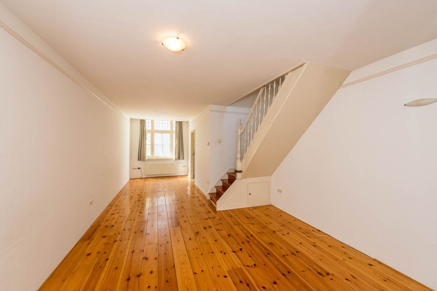 Photo 14 of Lange Raamstraat 33