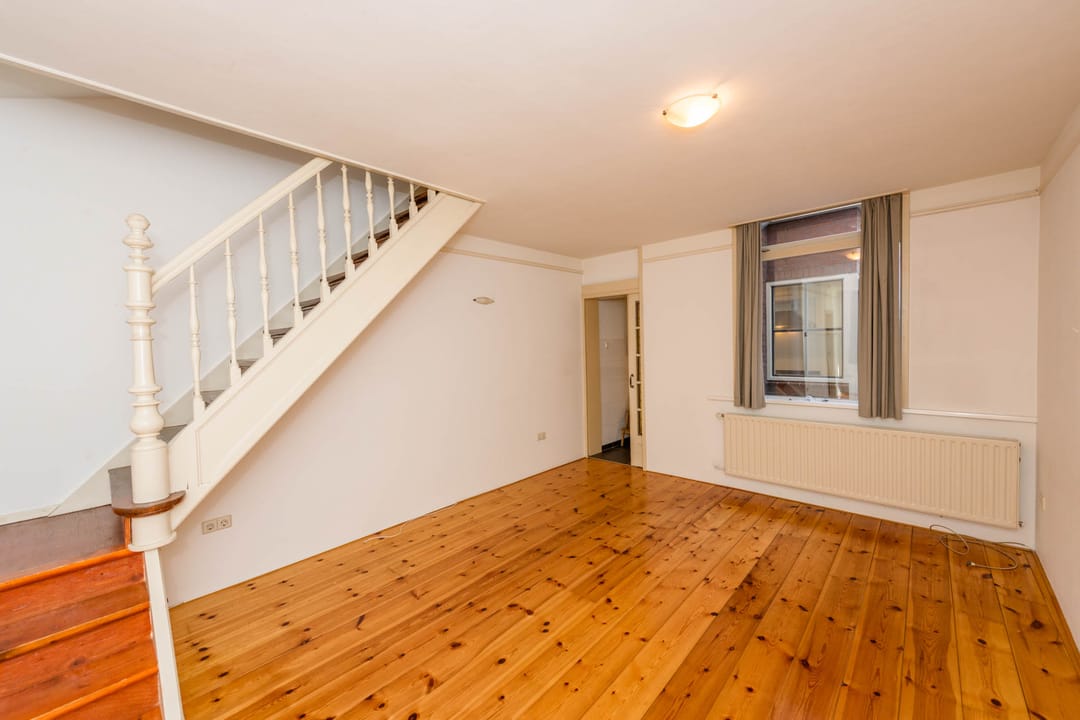 Photo 11 of Lange Raamstraat 33