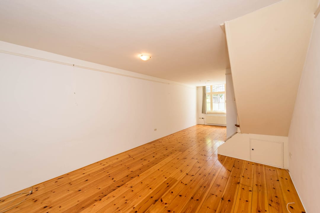 Photo 13 of Lange Raamstraat 33