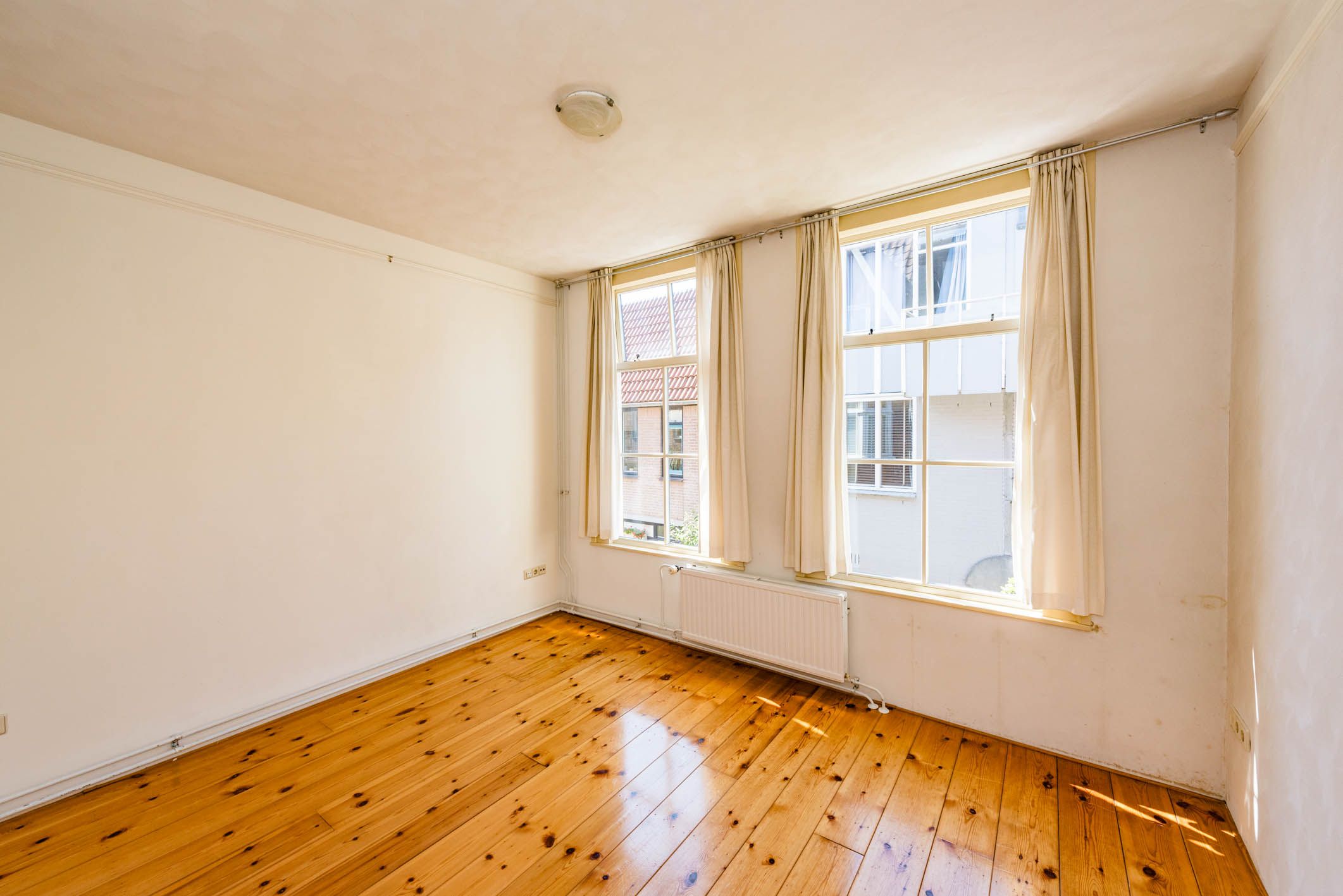 Photo 18 of Lange Raamstraat 33