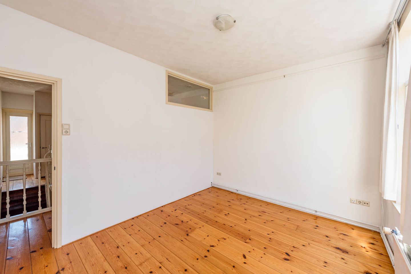 Photo 19 of Lange Raamstraat 33