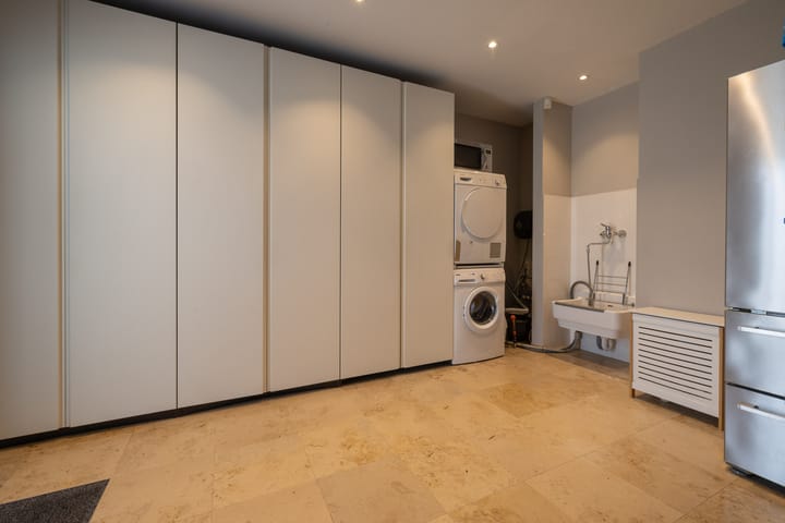 Photo 21 of Galerij 7