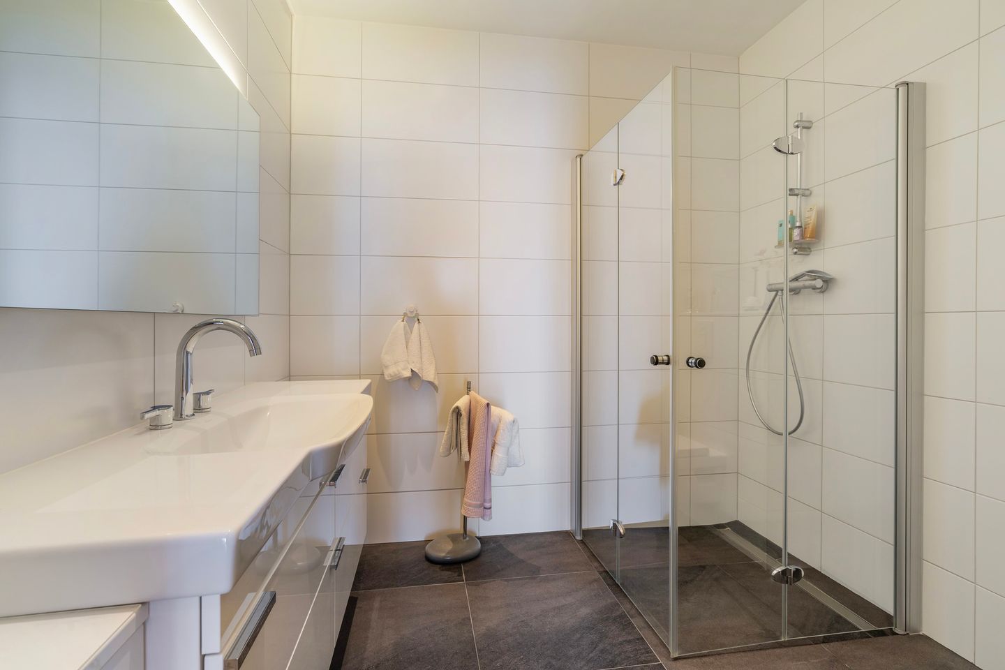 Photo 25 of Sir Winston Churchillln 283-F059