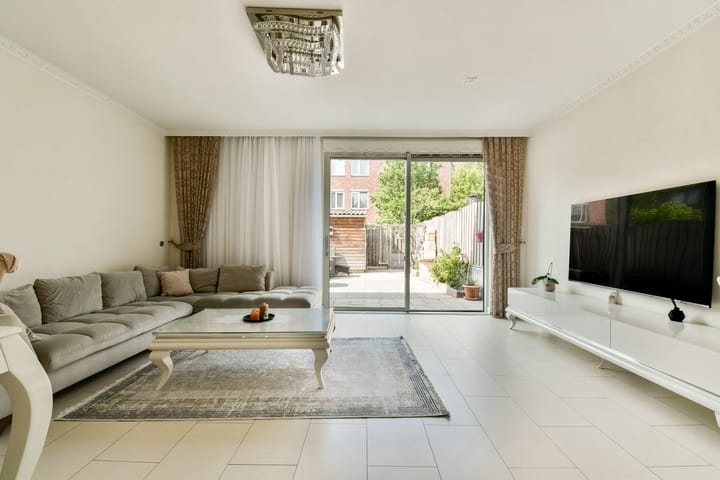 Photo 2 of Komijnstraat 34