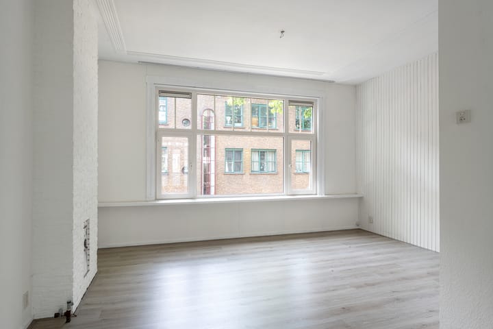 Photo 8 of Dr. de Visserstraat 18-A01