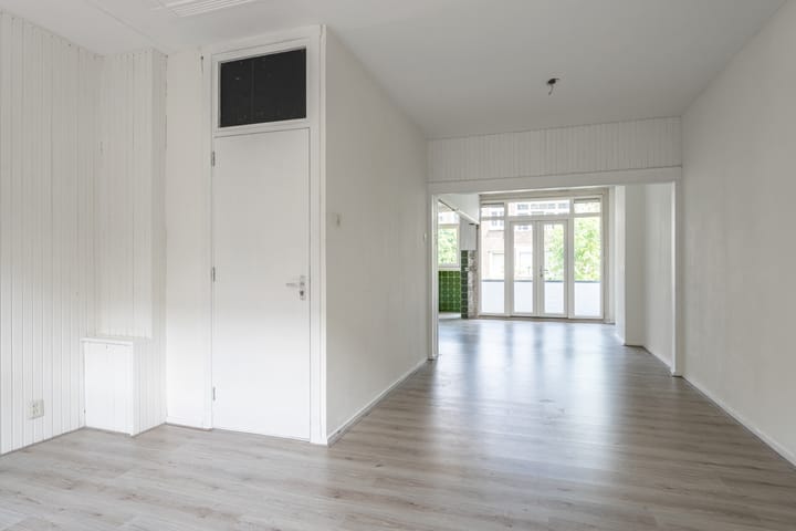 Photo 9 of Dr. de Visserstraat 18-A01