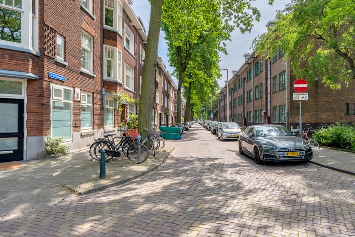 Photo 18 of Dr. de Visserstraat 18-A01