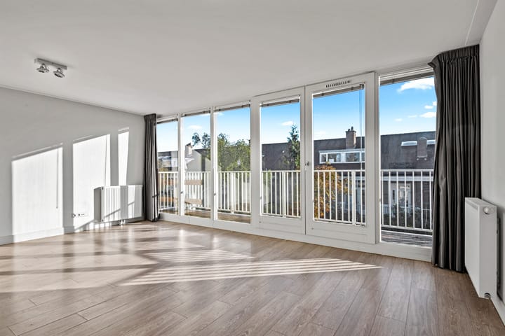 Photo 6 of Woestduinstraat 37-3