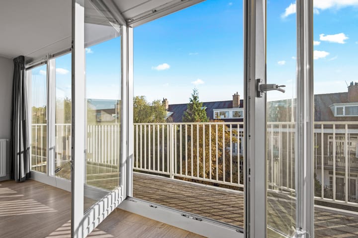 Photo 7 of Woestduinstraat 37-3