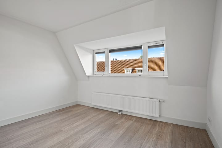 Photo 13 of Woestduinstraat 37-3