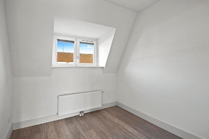 Photo 15 of Woestduinstraat 37-3