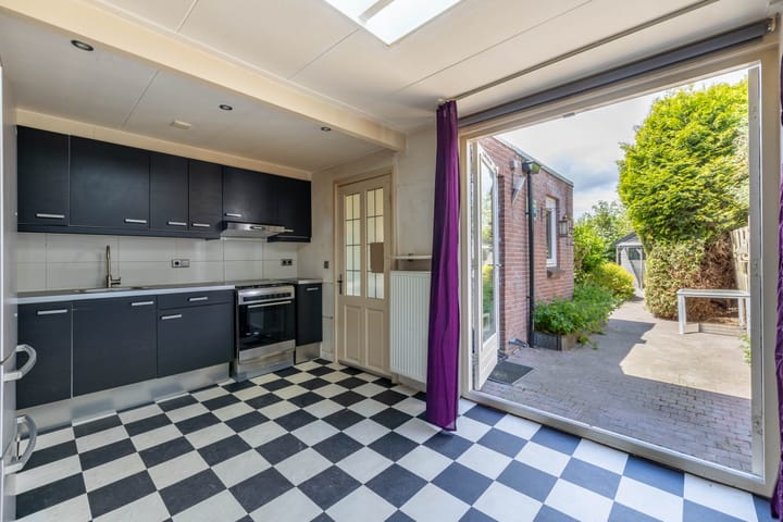 Photo 9 of Zwanebloemstraat 23