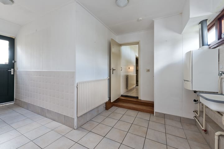 Photo 19 of Bilderdam 29-B