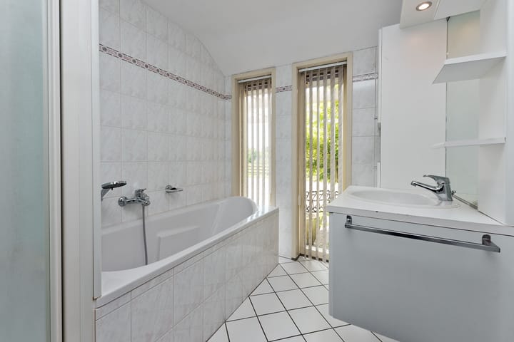 Photo 21 of Bilderdam 29-B