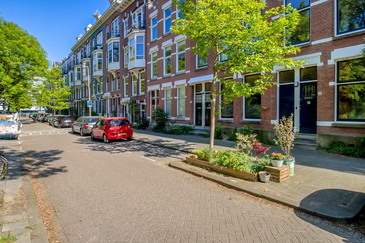 Photo 2 of Essenburgsingel 14-A