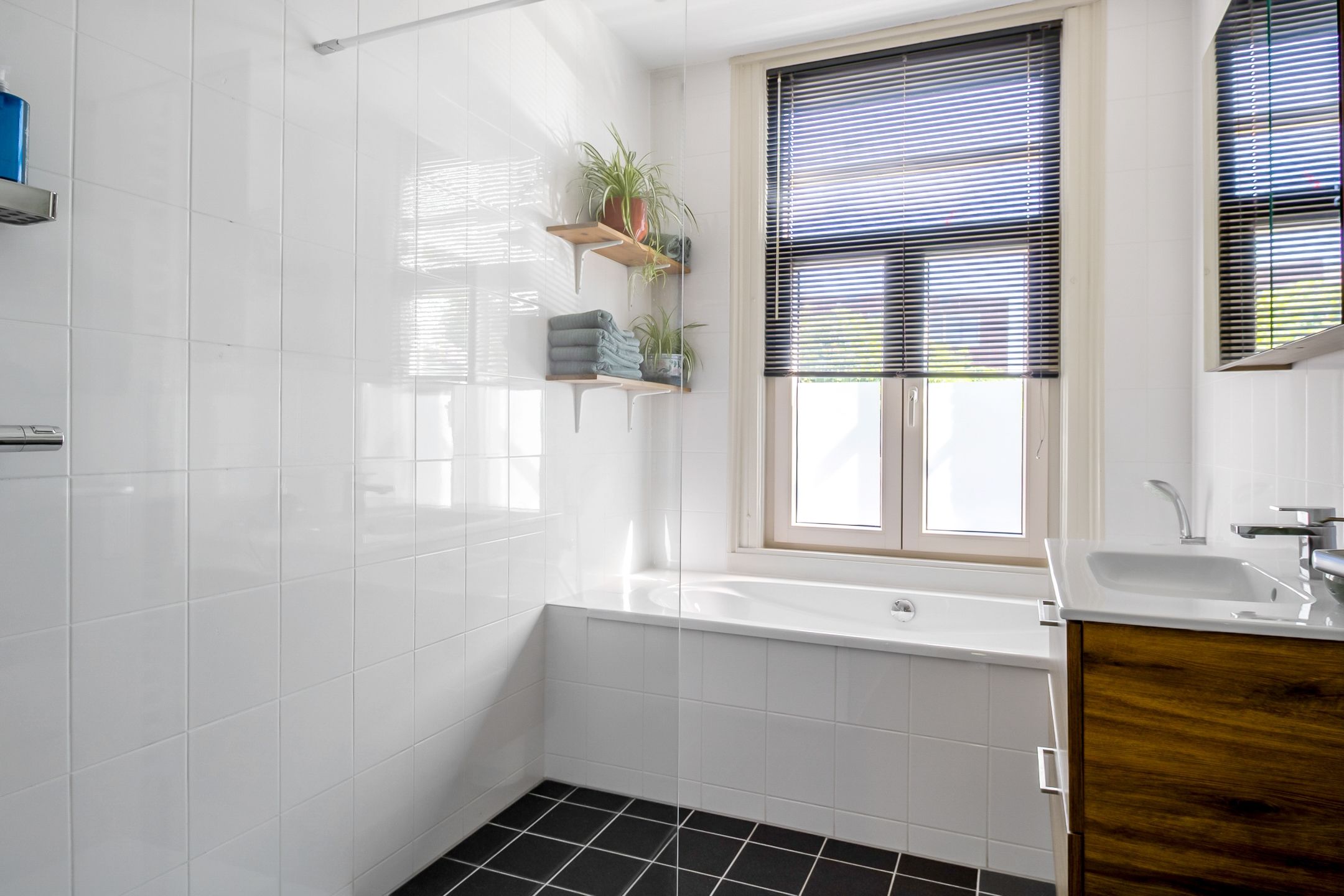 Photo 21 of Essenburgsingel 14-A